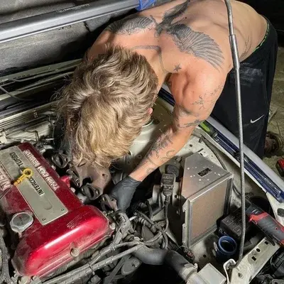 Kobarkan semangat Anda dengan 02 - joey lynch menggunakan mesin chai ai pedas kami.