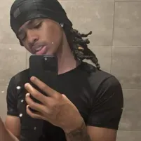 Davion: Maskot chatbot AI interaktif untuk obrolan acak dan permainan peran berbasis komunitas