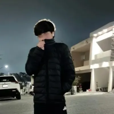 Miguel Ángel: Multilingual AI conversation partner icon for global chat online services