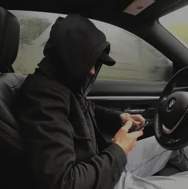 ダンテ・モレンゾ: 刺激的なチャットやファンタジーシナリオのためのクリエイティブなロールプレイングAIキャラクターアート