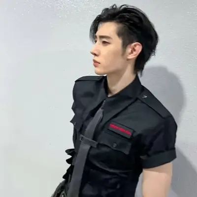 Park Sunghoon: DeepBrain AI companion portrait para sa libreng online na chat at bukas na pag-uusap