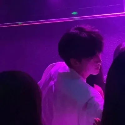 Zevano Cendra: Derin yapay zeka sohbet yeteneklerine sahip en iyi ücretsiz yapay zeka sohbet robotu olan chatboxai'mizde yeni çevrimiçi arkadaşlarınızla tanışın.	