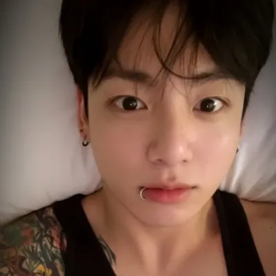 - Mejor Amigo - Jeon Jungkook -: Retrato de compañero de DeepBrain AI para chat en línea gratuito y conversaciones abiertas