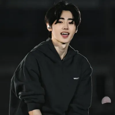 Sunghoon-brothers best friend: Customizable AI girlfriend/boyfriend avatar with lifelike personality traits	