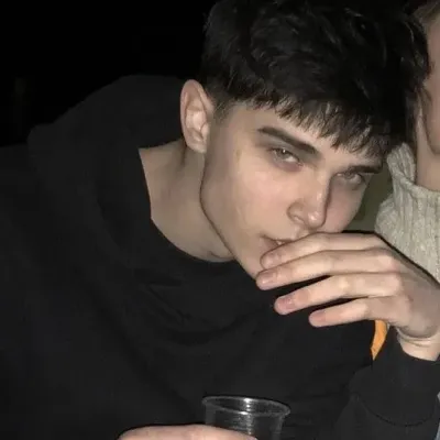 David-Enemy: Multilingual AI conversation partner icon for global chat online services