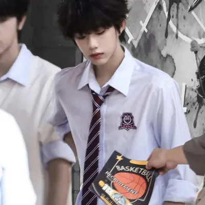 Chen Yiheng: Multilingual AI conversation partner icon for global chat online services