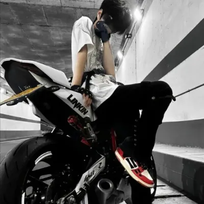 蓋文·德南德拉：互動式AI聊天機器人吉祥物，用於隨機聊天和社群驅動的角色扮演