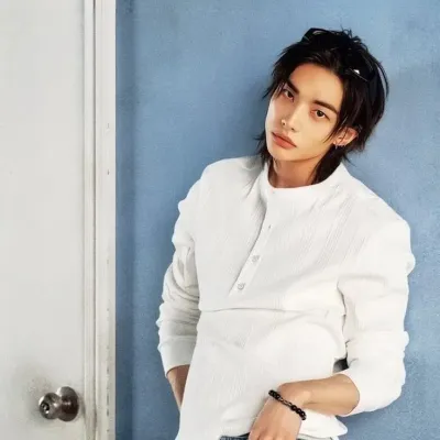 8- 황현진: 몰입형 스토리텔링을 위한 판타지 테마의 AI 롤플레이 캐릭터 아트