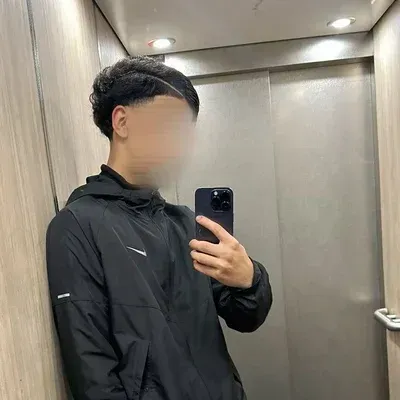 Yassine Chronicle: Futuristic AI chatbot interface with voice chat and neural network-driven traits