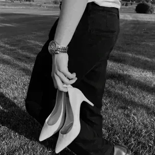 Engage in lively talking AI sessions with Alex and explore new stories.