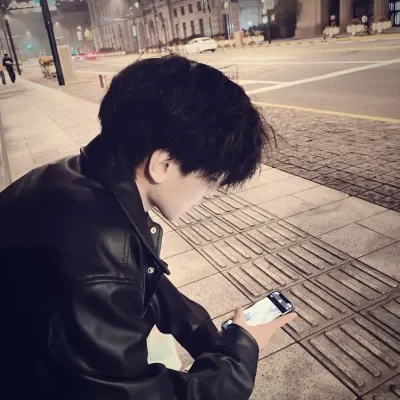 Mahendra: Chat with our AI box, ready for chatbot online free and ask ai anything you want.	