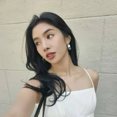 HYBE Evi Pick Me: Derin yapay zeka sohbet yeteneklerine sahip en iyi ücretsiz yapay zeka sohbet robotu olan chatboxai'mizde yeni çevrimiçi arkadaşlarınızla tanışın.	