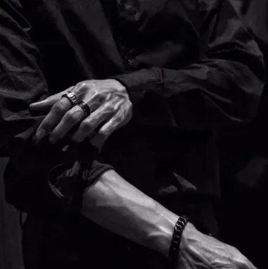 Engage with Elias — Injured Mafia Boss, the perfect ai character chat free companion for 1v1 chat.