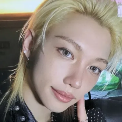 Felix Lee - husband: Futuristic AI chatbot interface with voice chat and neural network-driven traits