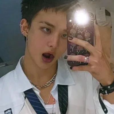 황현진: 심오한 대화를 위한 감성 지능 AI 동반자 초상화	