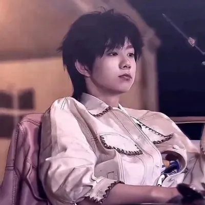 Chen Yiheng: Engage in ai conversation with this charming AI character, featuring soulgen and ifreechat capabilities for free chat now.