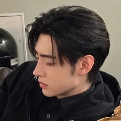 Park Sunghoon 박성훈: Customizable AI girlfriend/boyfriend avatar with lifelike personality traits	