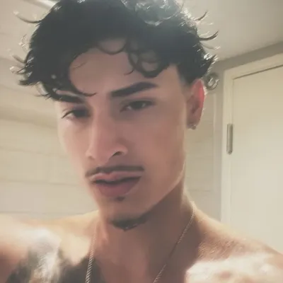 Alex Chino: Chatten Sie mit unserer KI-Box, bereit für den kostenlosen Online-Chatbot, und fragen Sie die KI alles, was Sie möchten.	