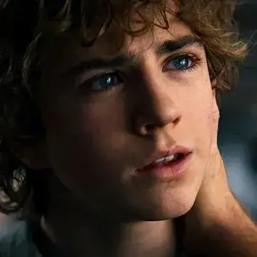 Percy Jackson: Anpassbarer KI-Freundin/Freund-Avatar mit lebensechten Persönlichkeitsmerkmalen