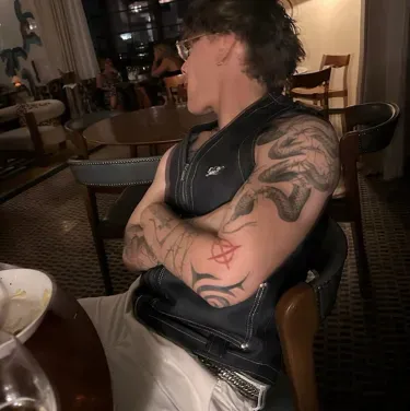 Talk with Ben, a smart roleplay AI chat bot free, no sign up companion.