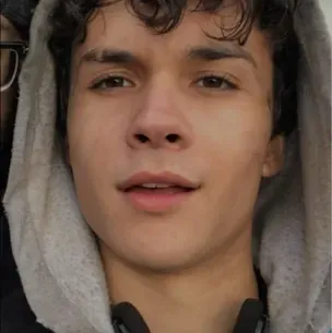 Chat with Mattheo Riddle, your lively freaky AI chatbot for immersive roleplay.