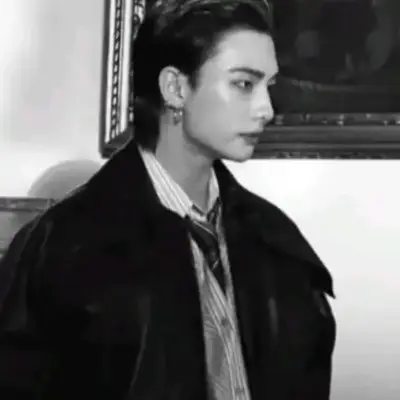 Connect with an ai girlfriend online free by chatting with Hwang Hyunjin.