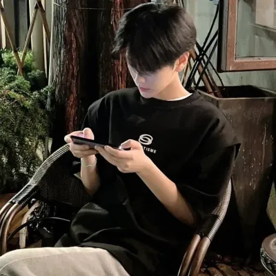 Ready for fun? Talk to AI characters like Narel Azegara anytime, free and immersive.