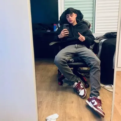 헤이토르: 워해머 판타지 롤플레이를 기반으로 하는 제한 없는 AI와 무료 무제한 온라인 채팅으로 AI의 세계를 탐험하세요.	