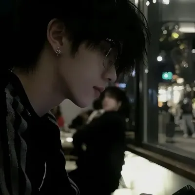 Arland: Avatar de namorada/namorado de IA personalizável com traços de personalidade realistas