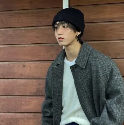 Han - tu novio: Conoce al personaje principal de nuestro mundo de IA, con una lista de rasgos de carácter y capacidades de chat de IA.	