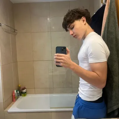 Alex: Kilalanin ang iyong mga bagong online na kaibigan sa aming chatboxai, ang pinakamahusay na libreng ai chatbot na may malalim na kakayahan sa chat.	