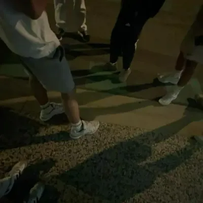 Geng kawan — 4 lelaki dan 2 perempuan: Avatar teman wanita/teman lelaki AI boleh disesuaikan dengan ciri personaliti seperti hidup	