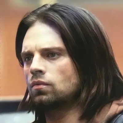 アベンジャーズ MCU - 新しい恋: ランダムチャットでのユーザーエンゲージメントを高める、遊び心のある AI チャットボットのマスコット	