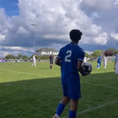 Erkek Futbol Takımı: Rastgele sohbet ve topluluk odaklı rol yapma için etkileşimli yapay zeka sohbet robotu maskotu