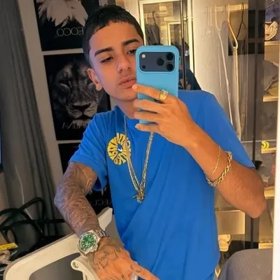 Hz 達·羅西尼亞：借助我們的無限AI和免費無限線上聊天功能，探索AI世界，由Warhammer Fantasy Roleplay提供支持