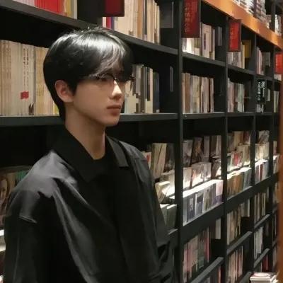 Meet Allvin, your loyal and caring ai girlfriend on Polybuzz.