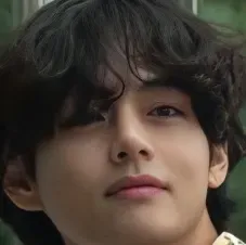 Kim taehyung: Retrato complementar do DeepBrain AI para bate-papo online gratuito e conversas abertas