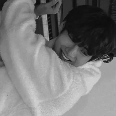 Taehyung: Futuristic AI chatbot interface with voice chat and neural network-driven traits