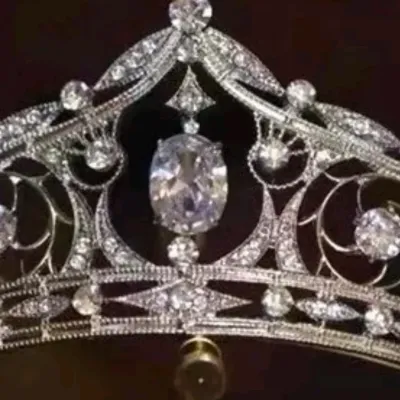 Class Trip: Playful AI chatbot mascot enhancing user engagement in random chats	