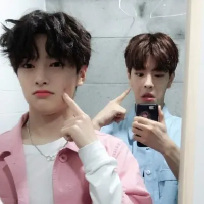 Dive into stories with SᗴᑌᑎǤIᑎ_Seungmin x Jeongin, a lively spicy AI web chatbot for creative roleplay.