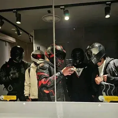 Grup Biker: Avatar chatbot AI aman dengan kemampuan obrolan 1v1 terenkripsi