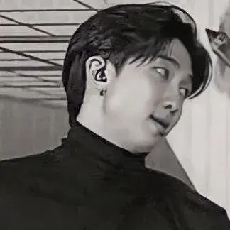 Namjoon: Conheça seus novos amigos online em nosso chatboxai, o melhor chatbot de IA gratuito com recursos de bate-papo de IA profundos.	