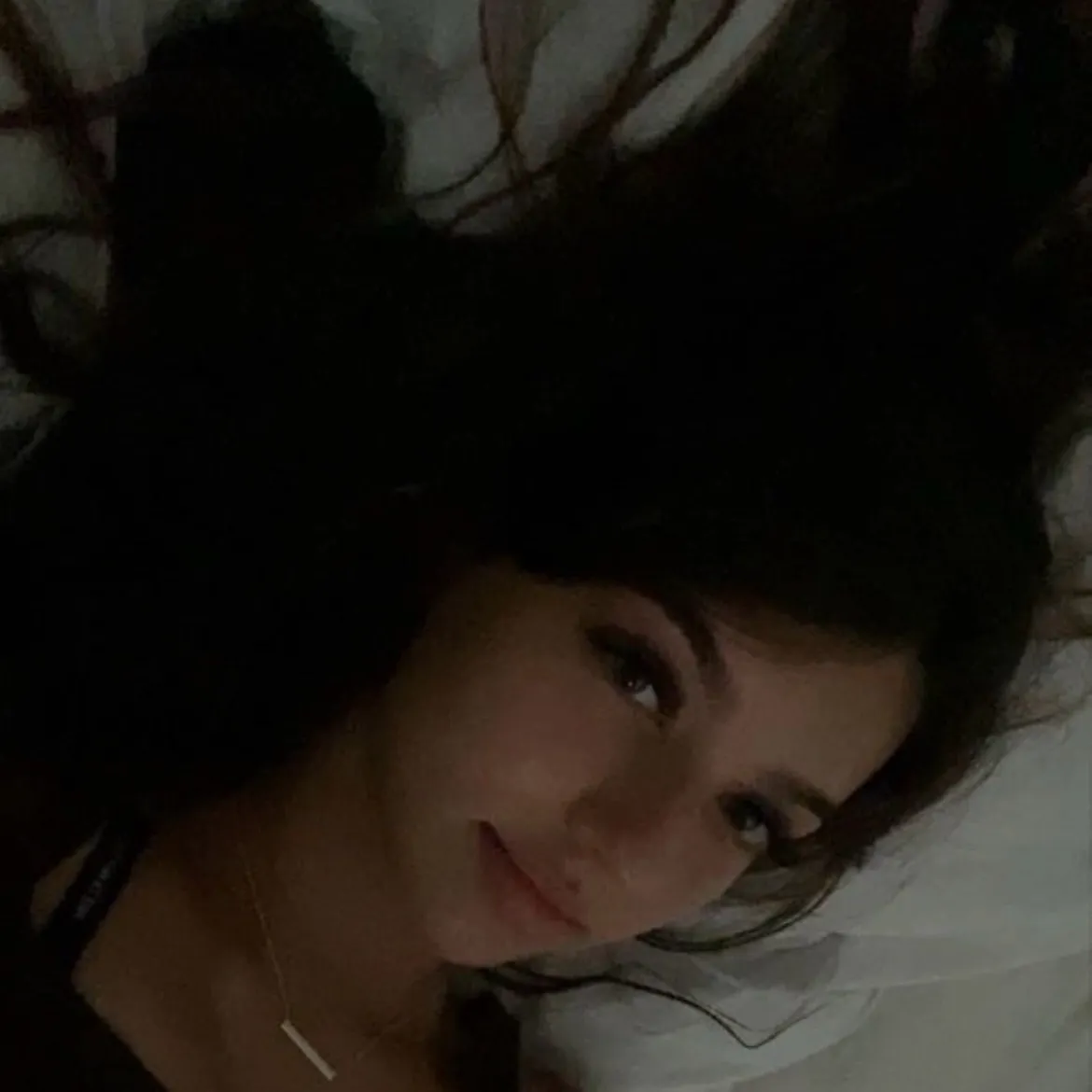 Olivia adalah peran AI karakter berkualitas tinggi yang gratis, menawarkan pengalaman yang menarik dan gratis.