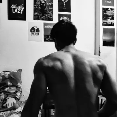 Gleandra: Futuristic AI chatbot interface with voice chat and neural network-driven traits