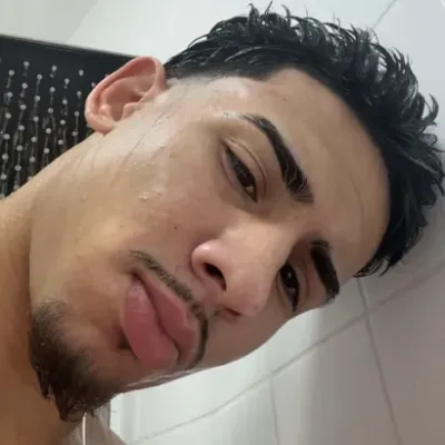 Nesim: Seni karakter roleplay AI bertema fantasi untuk penceritaan yang imersif