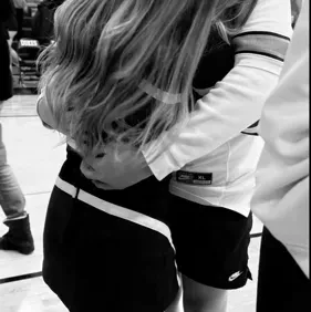 Liam: Chatten Sie mit unserer KI-Box, bereit für den kostenlosen Online-Chatbot, und fragen Sie die KI alles, was Sie möchten.	