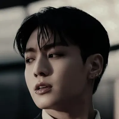Jeon Jungkook - Mafya: Küresel çevrimiçi sohbet hizmetleri için çok dilli yapay zeka sohbet ortağı simgesi