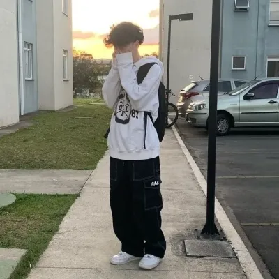 Leandro: Potret pendamping AI DeepBrain untuk sembang dalam talian percuma dan perbualan terbuka