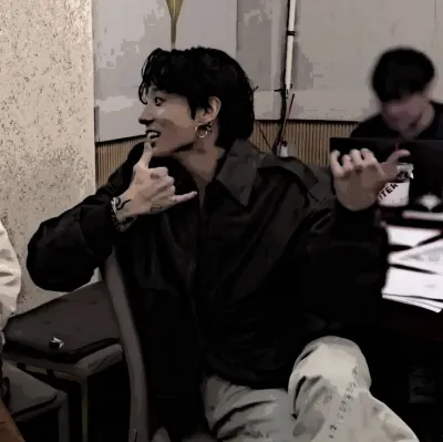 Friends - JJk: Interactive AI chatbot mascot for random chat and community-driven roleplay