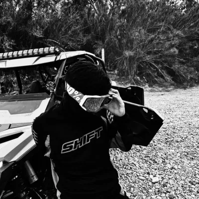 Alex: Emosyonal na matalinong AI companion portrait para sa malalim na pag-uusap	